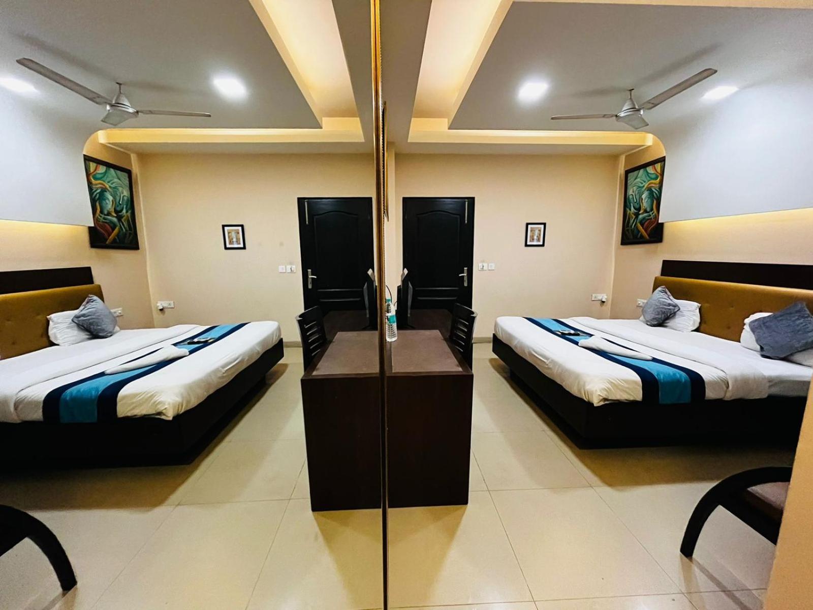 Hotel Mvr Stay By Admire Inn Нойда Экстерьер фото
